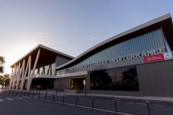 AEROPORT - ARRIVEES COTE VILLE